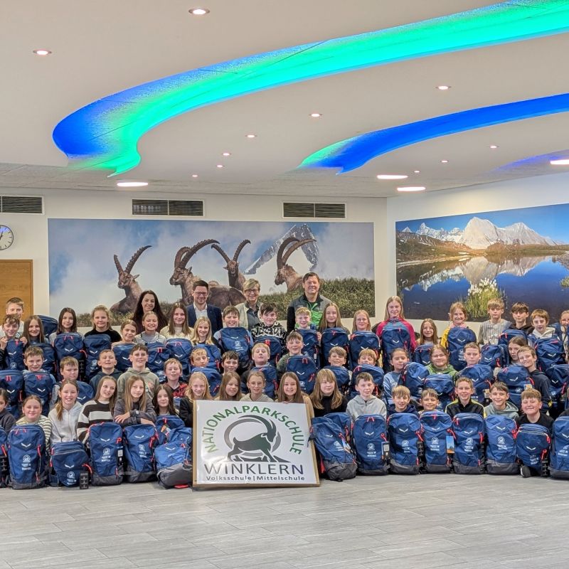 Startklar für „Natur-Sport-Spaß“: 70 Starterpakete für die ersten Klassen der Nationalparkmittelschule Winklern