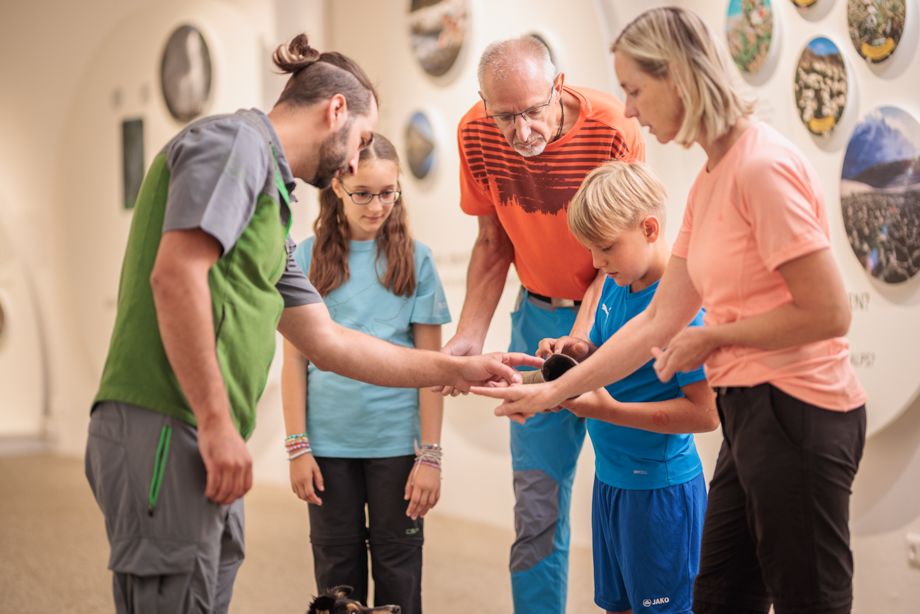 Gäste in der Ausstellung
